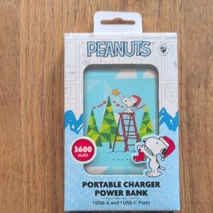 Brand New Peanuts Snoopy Portable Charger